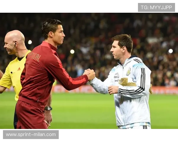 足球巨星插图集：从梅西到C罗领衔的经典瞬间与球场英勇表现