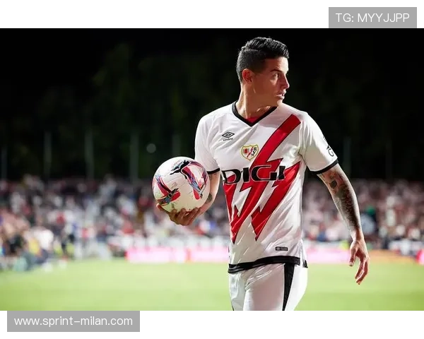 足球球星潮男穿搭解析 个性时尚与运动风的完美融合